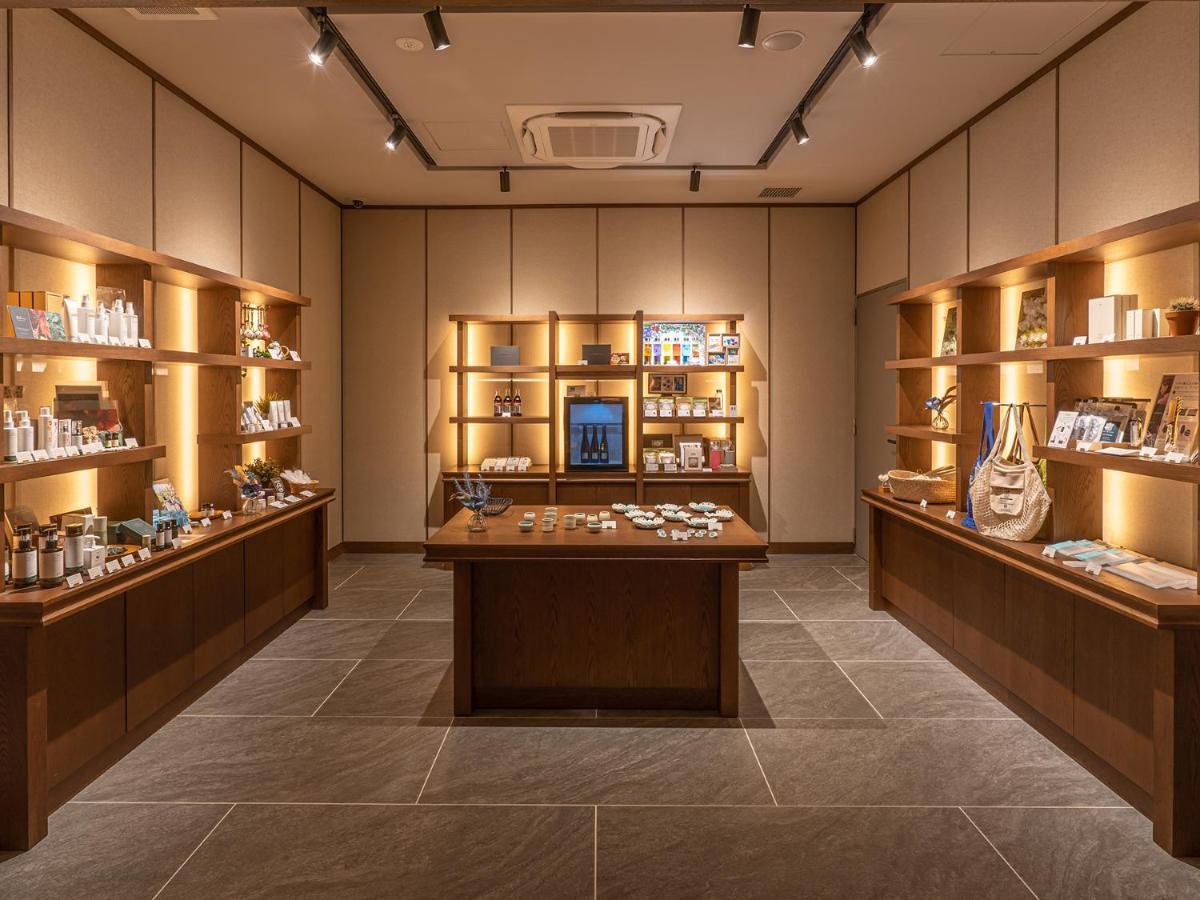 One Suite The Grand Nakijin Bagian luar foto